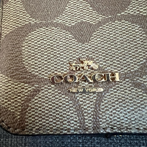 NWT COACH SIGNATURE ZIP ID & CREDIT CARD HOLDER - Picture 2 of 7